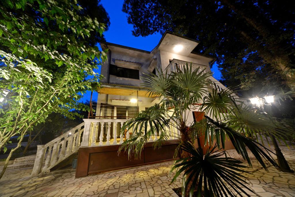 Apartments Karmelic Malinska Exterior photo
