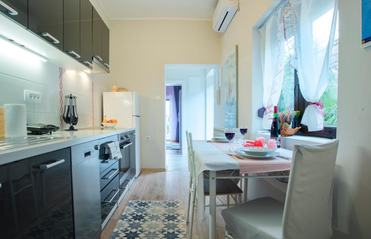 Apartments Karmelic Malinska Exterior photo
